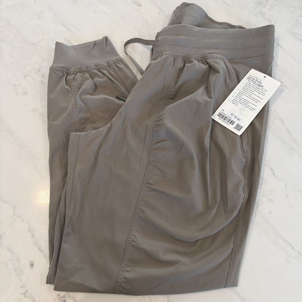Lululemon Dance Studio Mid-Rise Jogger in Warm Ash Gray 14 NWT - Picture 6 of 7